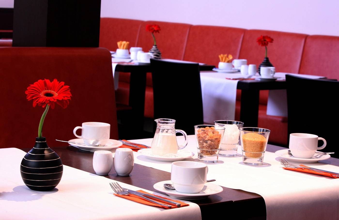 Leonardo-Hotel-Munchen-City-Center-Restaurant-24