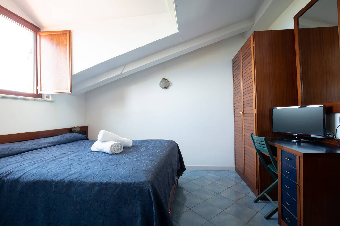 Hotel-Il-Faro-Sorrento-Room-9
