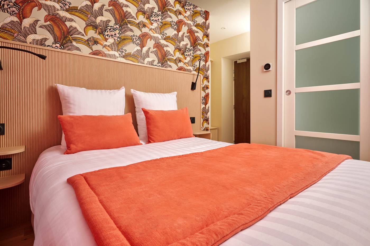 VLH-Paris-Montparnasse-Eiffel-Room-1