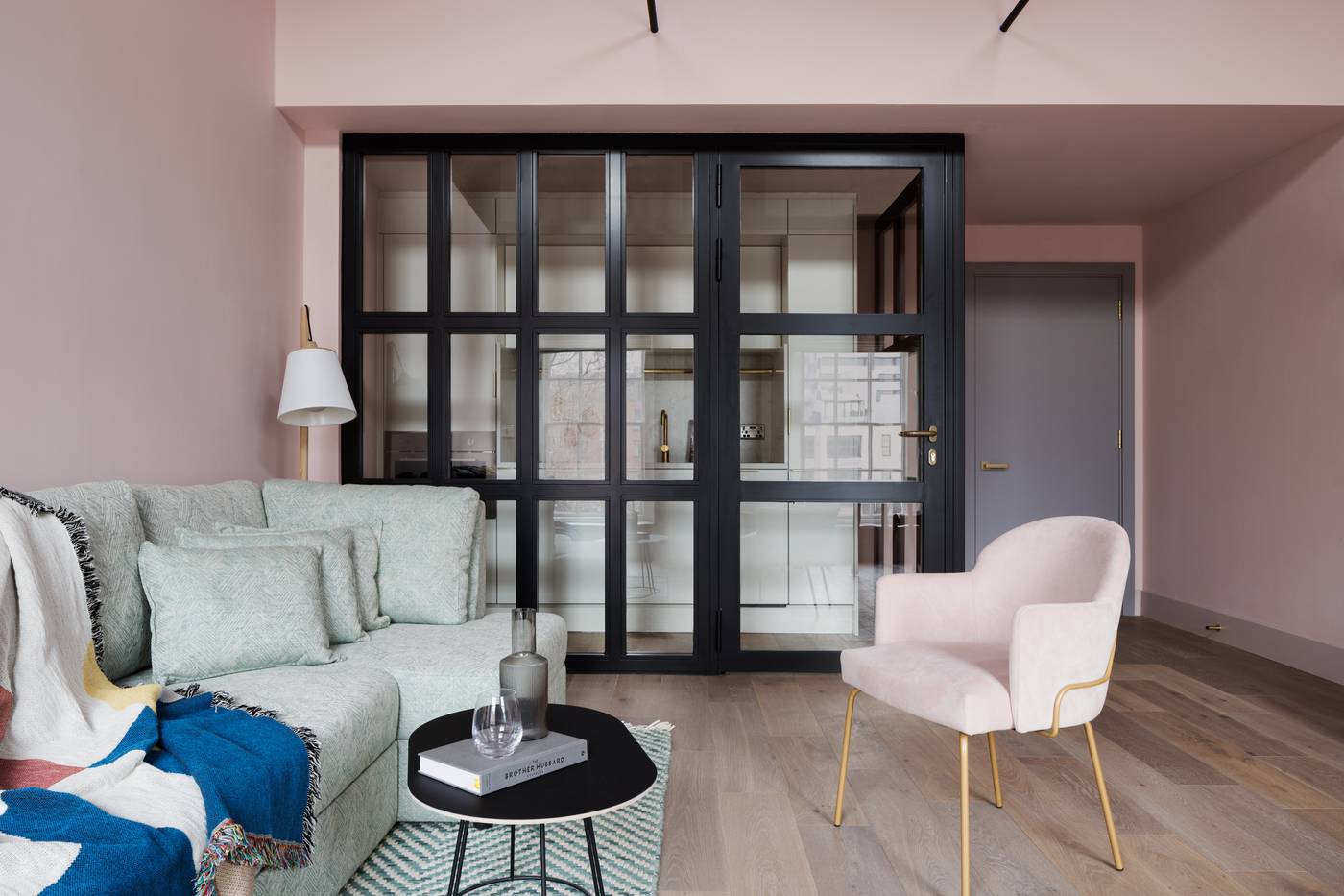 Zanzibar-Locke--Ha-Penny-Bridge-Room-7