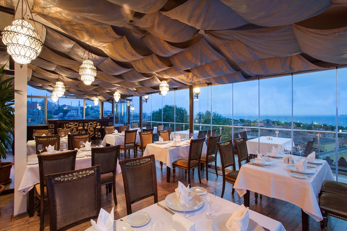 Ottoman-Hotel-Park-Bar-10