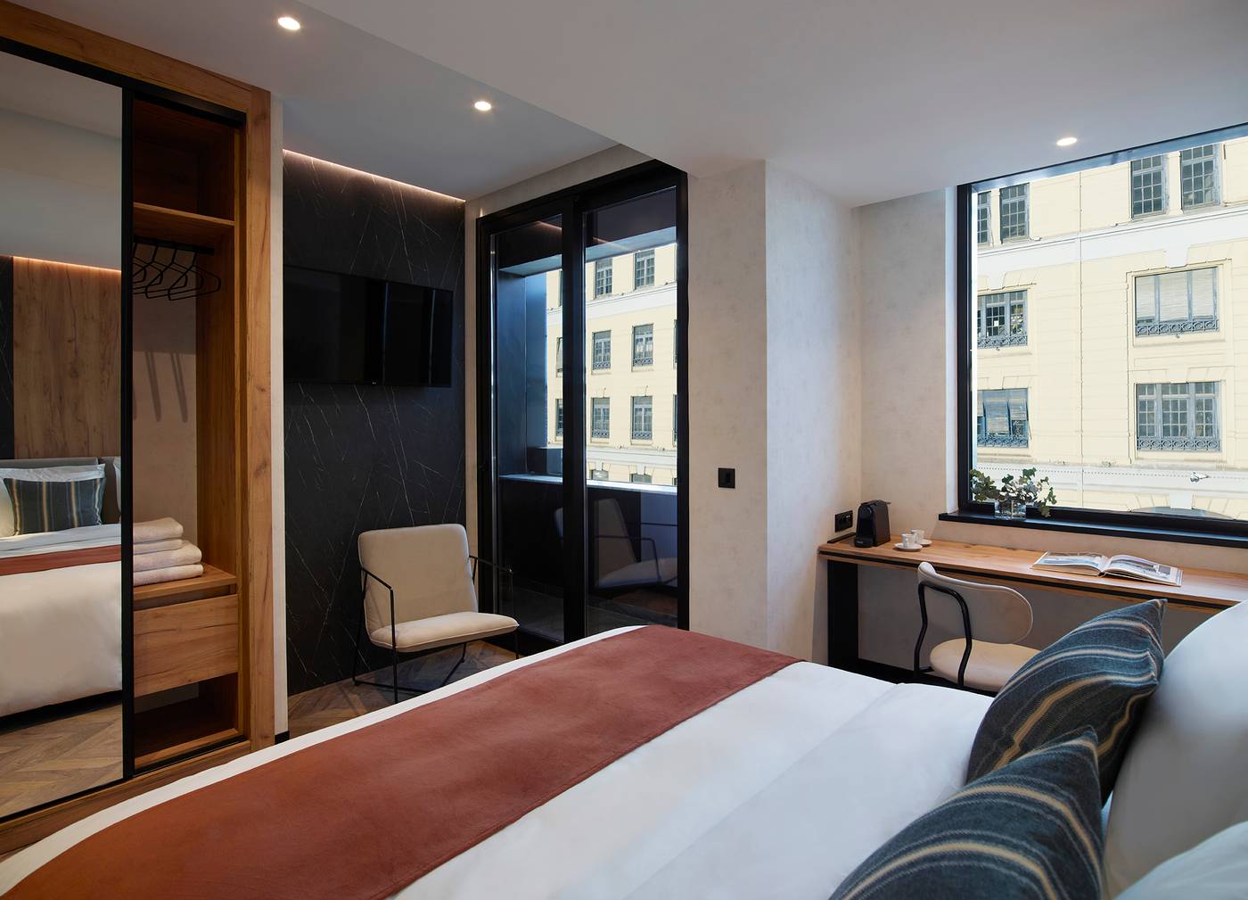The-Port-Square-Hotel-Room-4