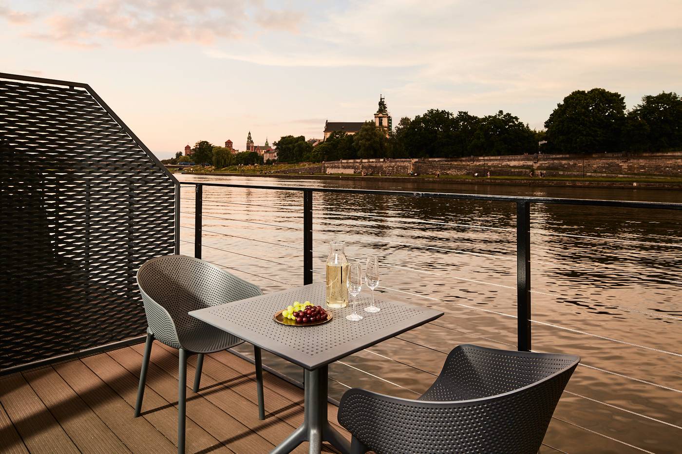 New-Port-Hotel-Terrace-40