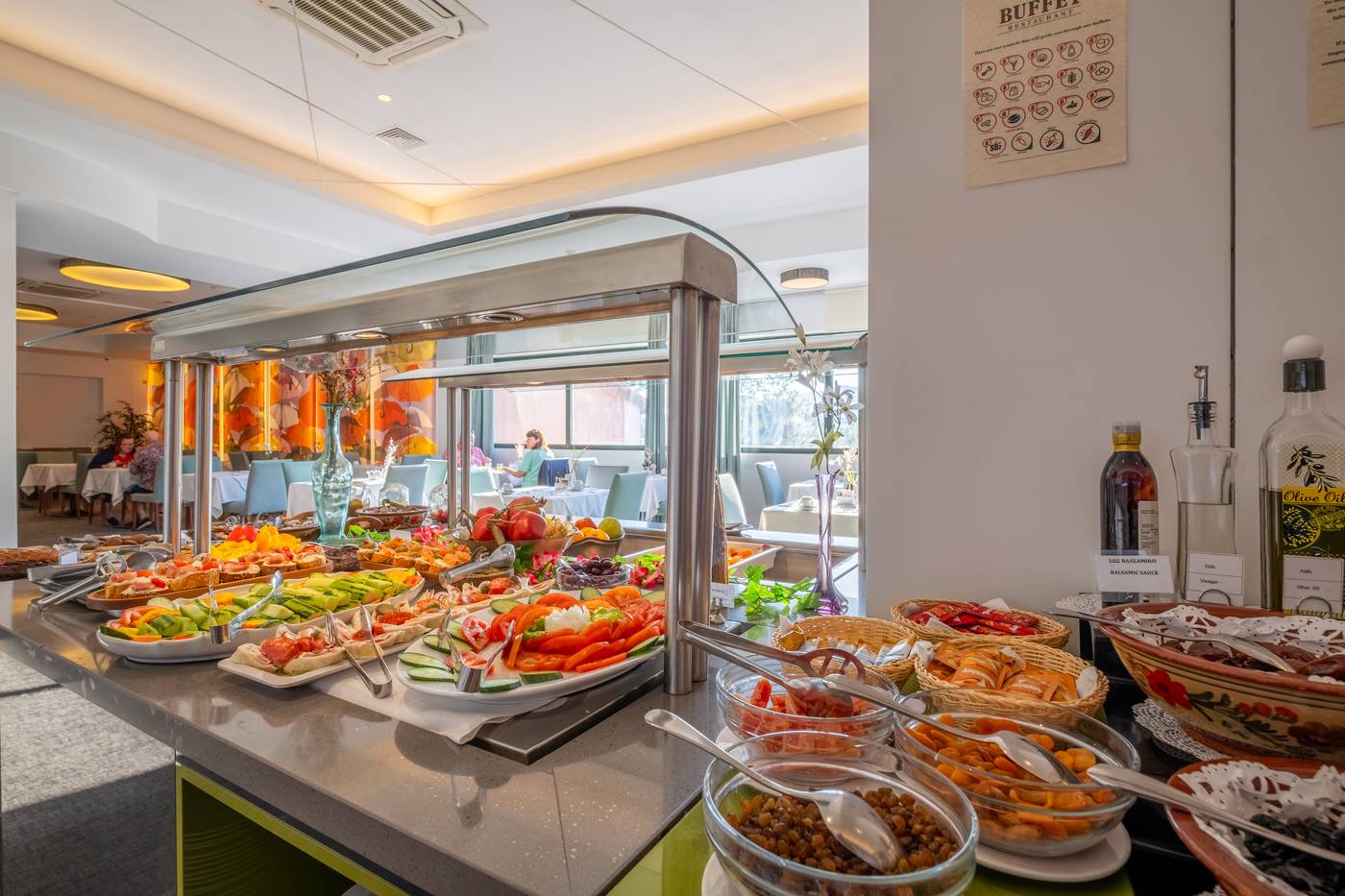 Hotel-Mediterranean-Beach-Restaurant-53