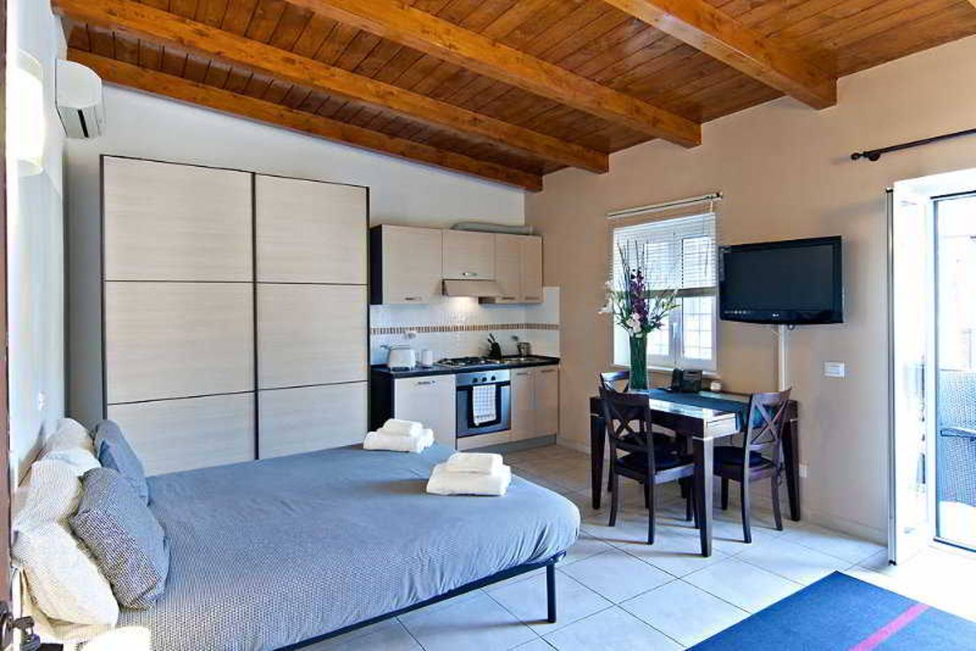 Aurelia-Vatican-Apartments-Room-43