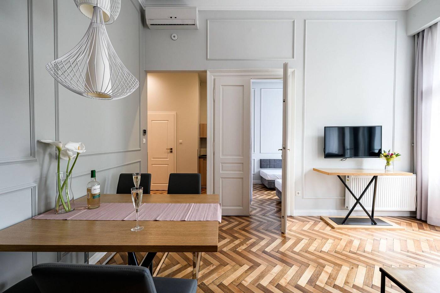 Arts-Apartments-Room-3