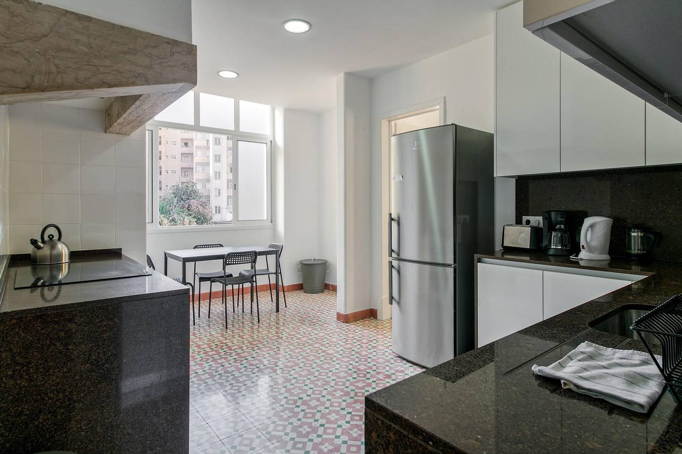 Home-Out-Rooms---Apartments-Room-102