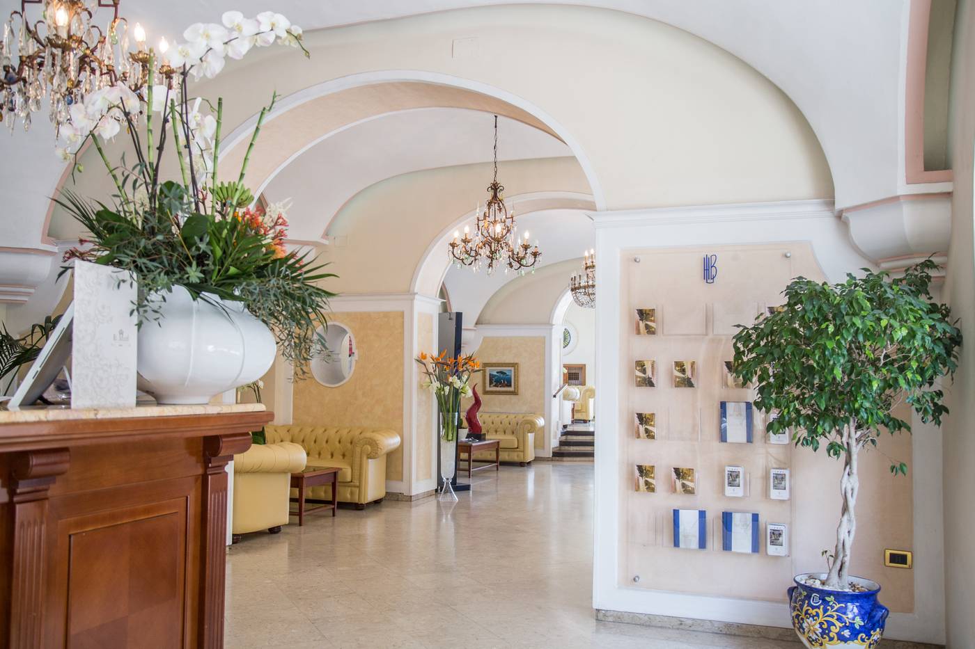 Lloyd-s-Baia-Lobby-40