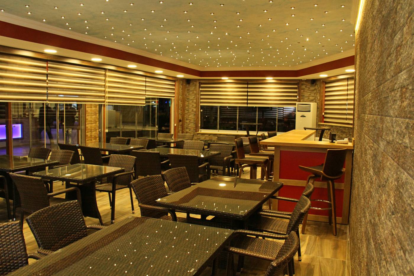 Dolphin-Apart-Restaurant-40