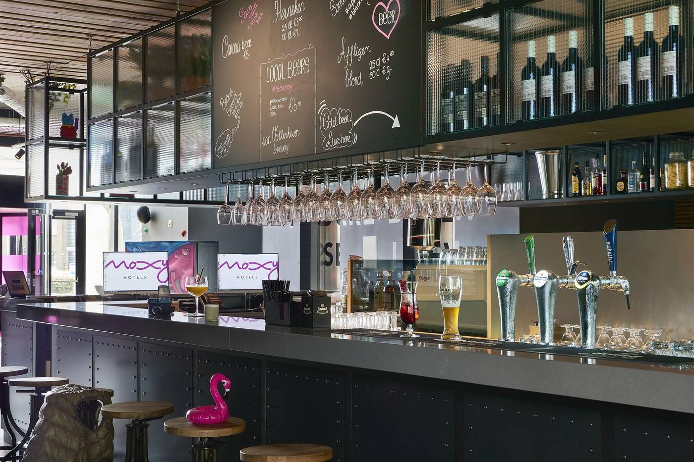 Moxy-Amsterdam-Schiphol-Airport-Bar-8