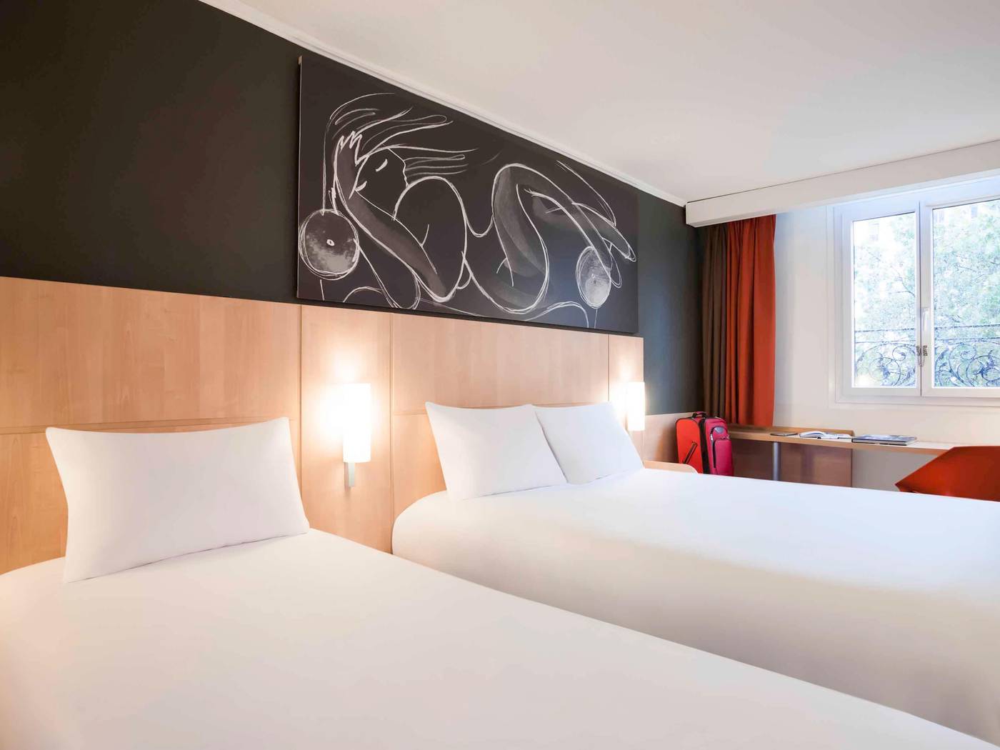 Ibis-Paris-Maine-Montparnasse-14th-Hotel-Room-21
