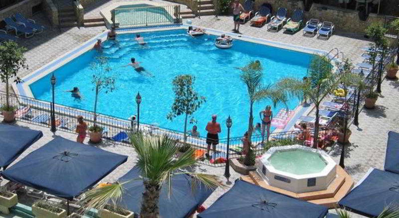 The-Santa-Maria-Hotel-Pool-3