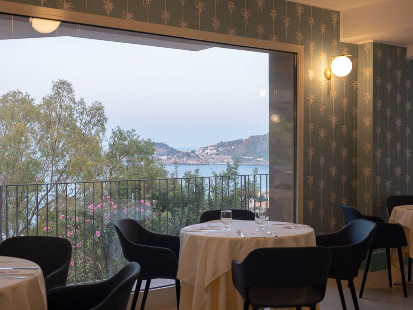 Antares-Restaurant-19