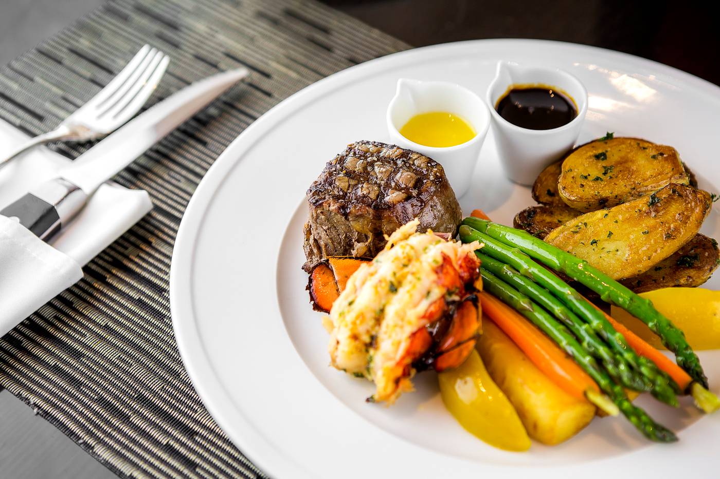 Pinnacle-Hotel-at-the-Pier-Restaurant-28