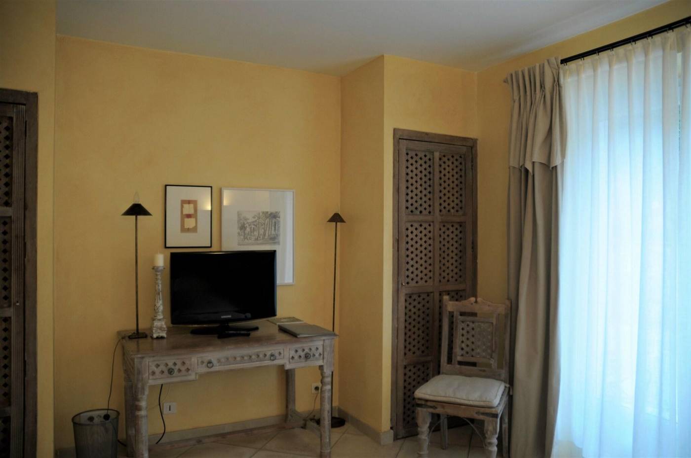 Hotel-Villa-Les-Rosiers-Room-22