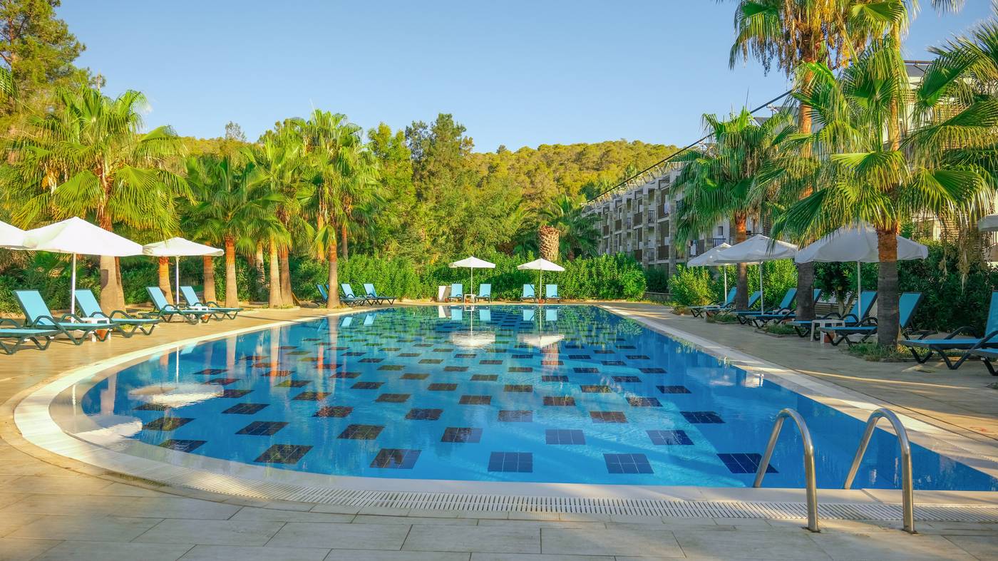 Crystal Green Bay Resort & Spa