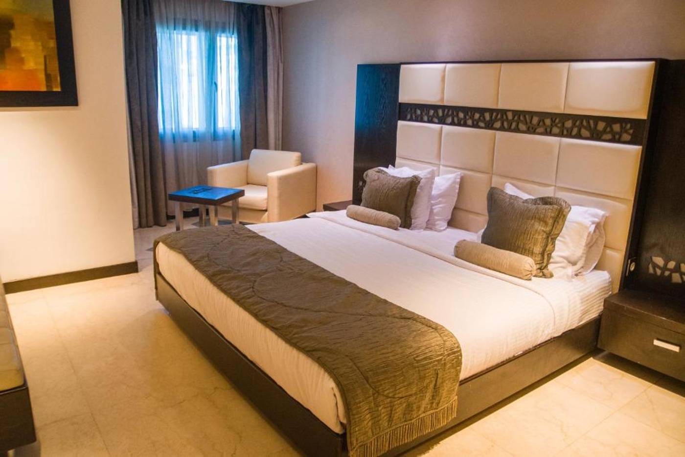 Samarons-Hotels-Room-2