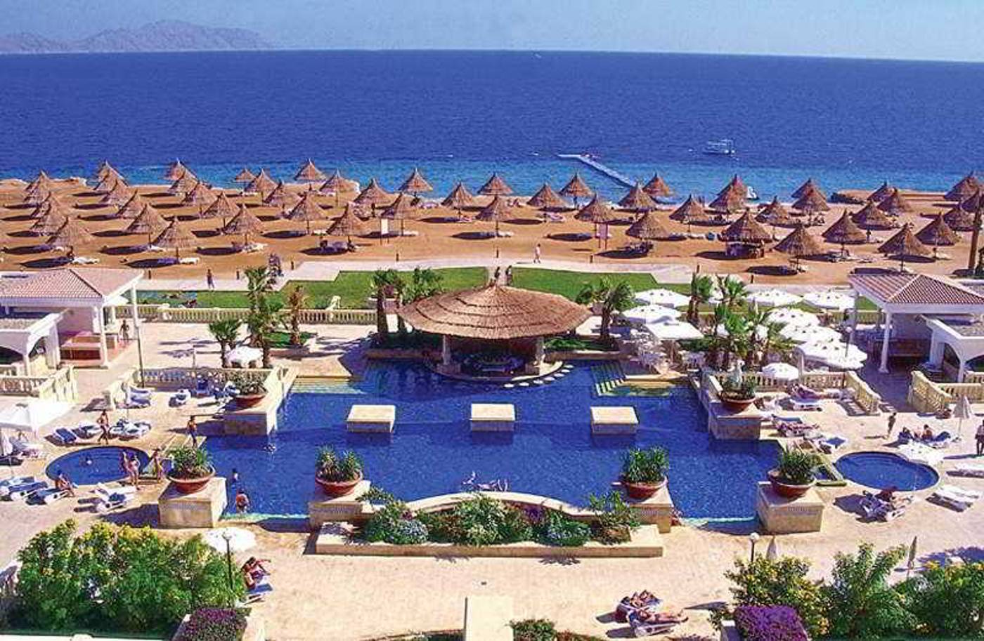 Sheraton-Sharm-Hotel-Main-Building-Pool-7