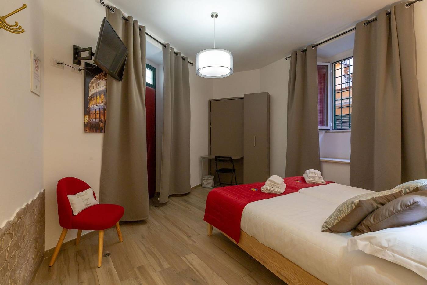Flatinrome-Trastevere-Deluxe-Rooms-Room-15