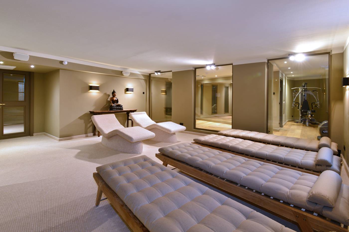 Monbijou-Hotel-Sports-and-Entertainment-44