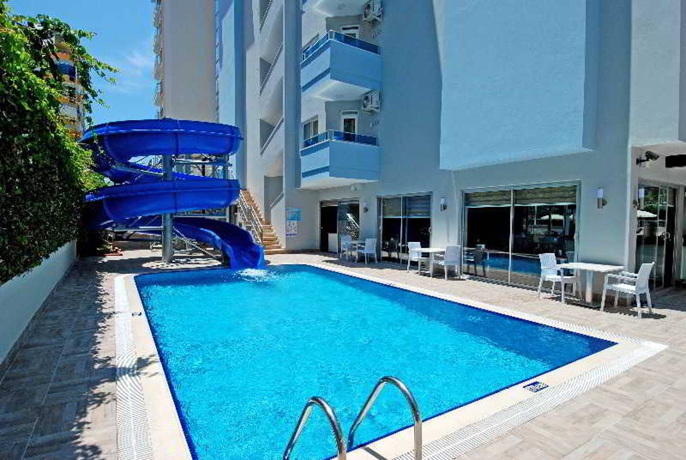 Kleopatra-Ramira-Hotel-Pool-1