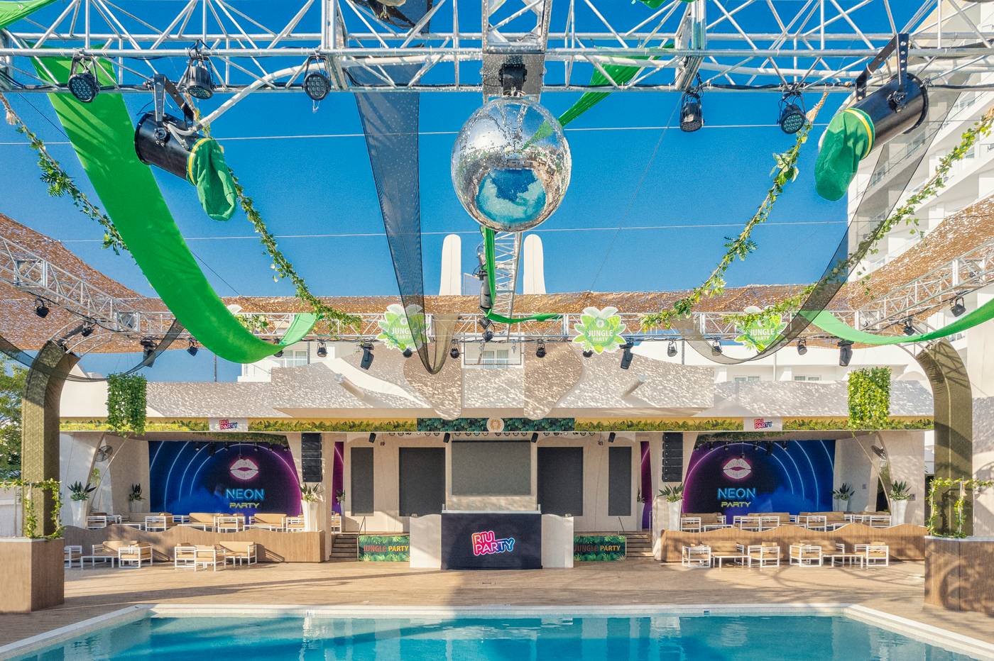 Riu-Caribe-All-Inclusive-Pool-51