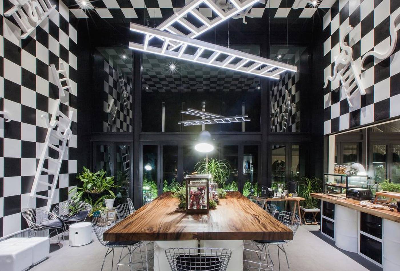 Blu-Monkey-Hub-and-Hotel-Phuket-Restaurant-27