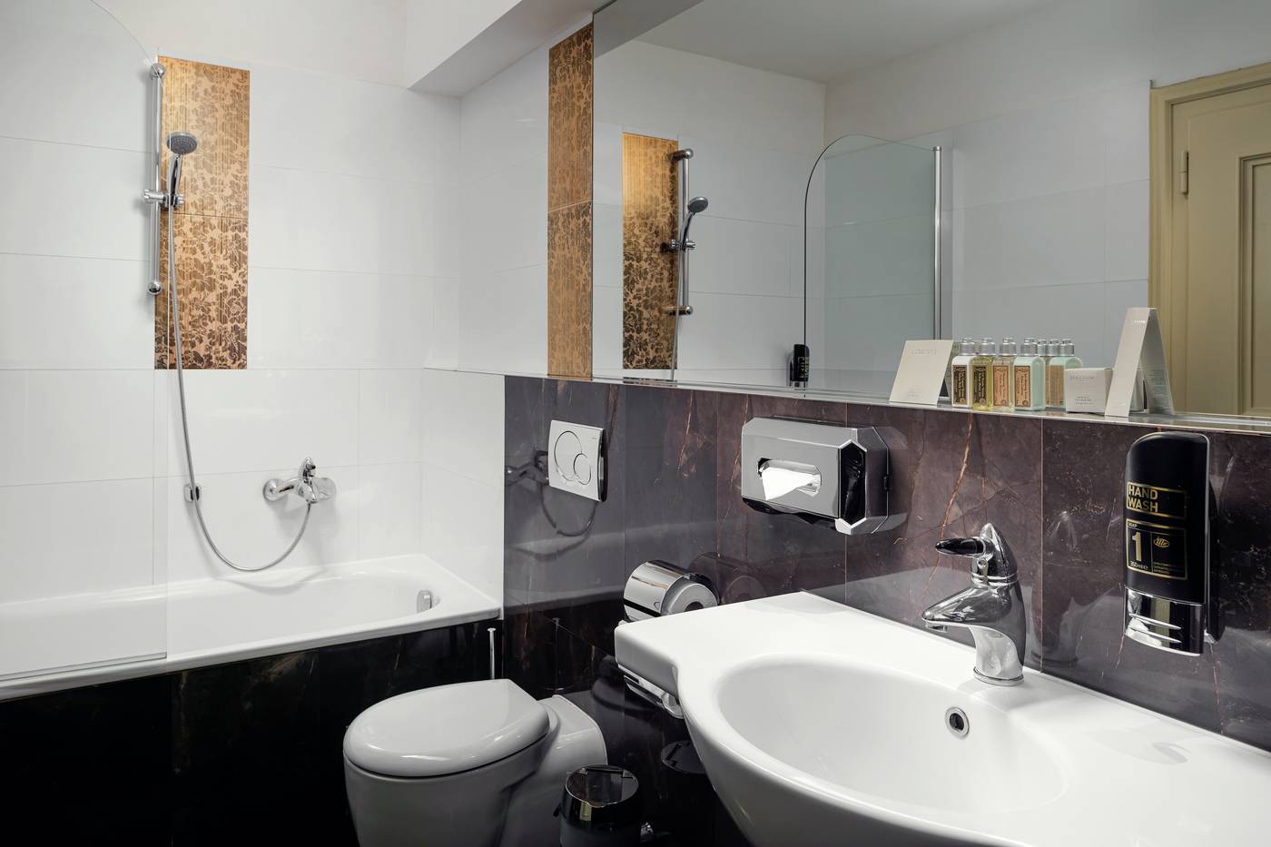 The-Charles-Hotel-Room-26