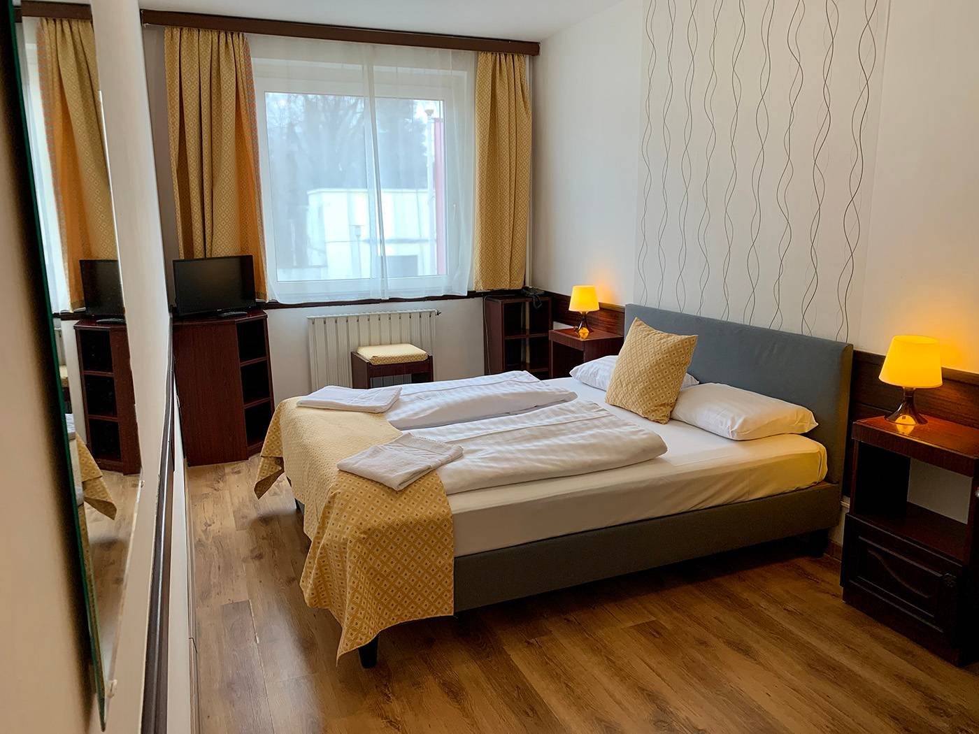 Gloria-Budapest-City-Center-Room-11