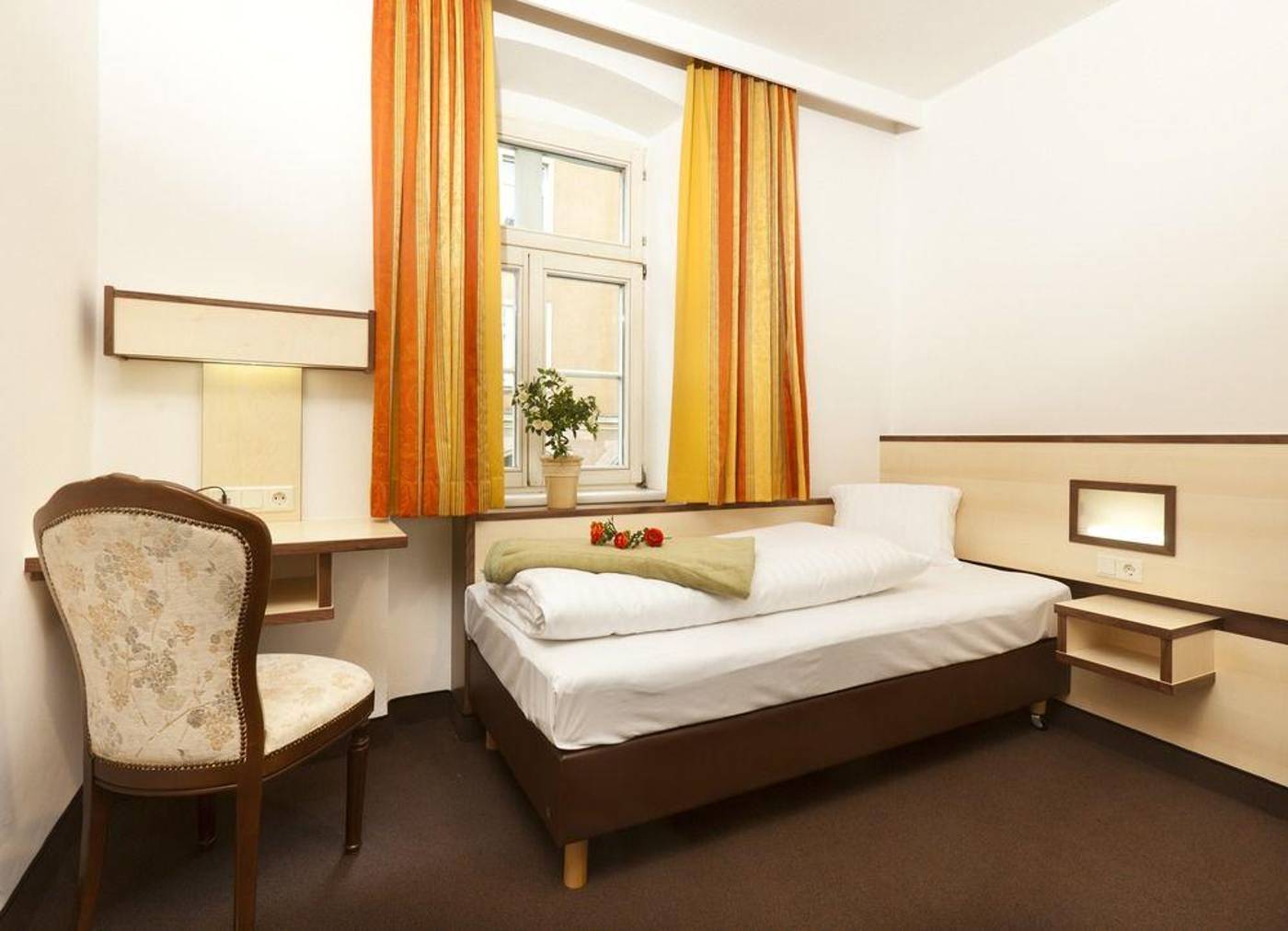 Goldene Krone-Austria-INNSBRUCK-Room-8