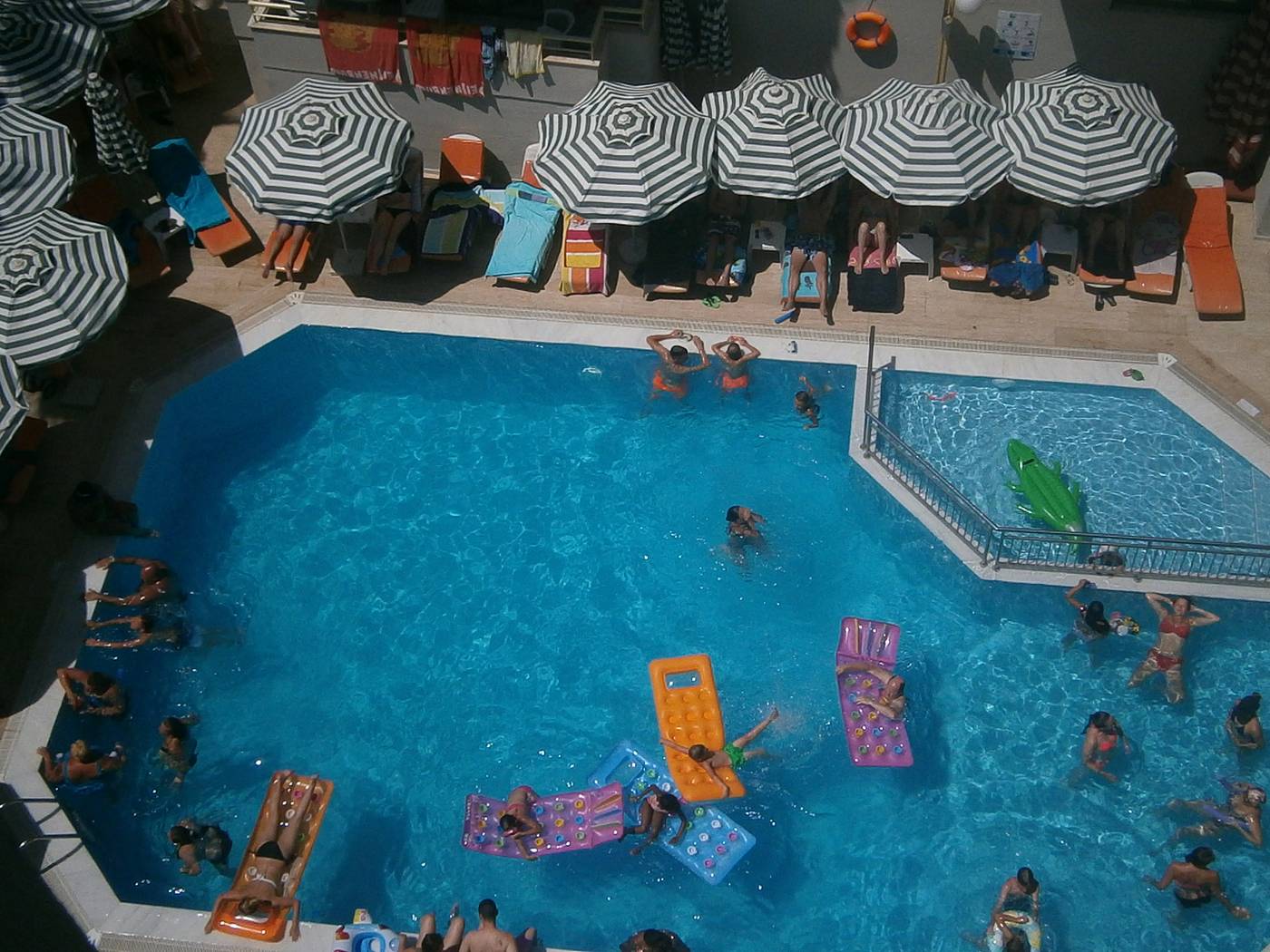 Sifalar-Apart-Hotel--Pool-16