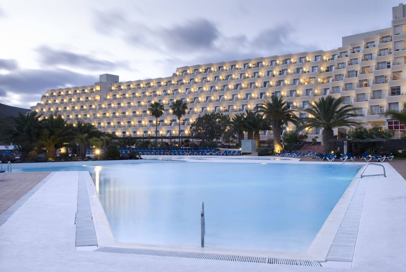 Beatriz-Costa-Teguise---Spa-Pool-3