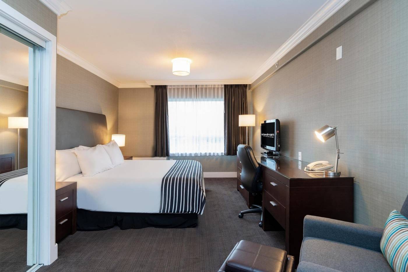 Sandman-Hotel-Vancouver-Airport-Room-5