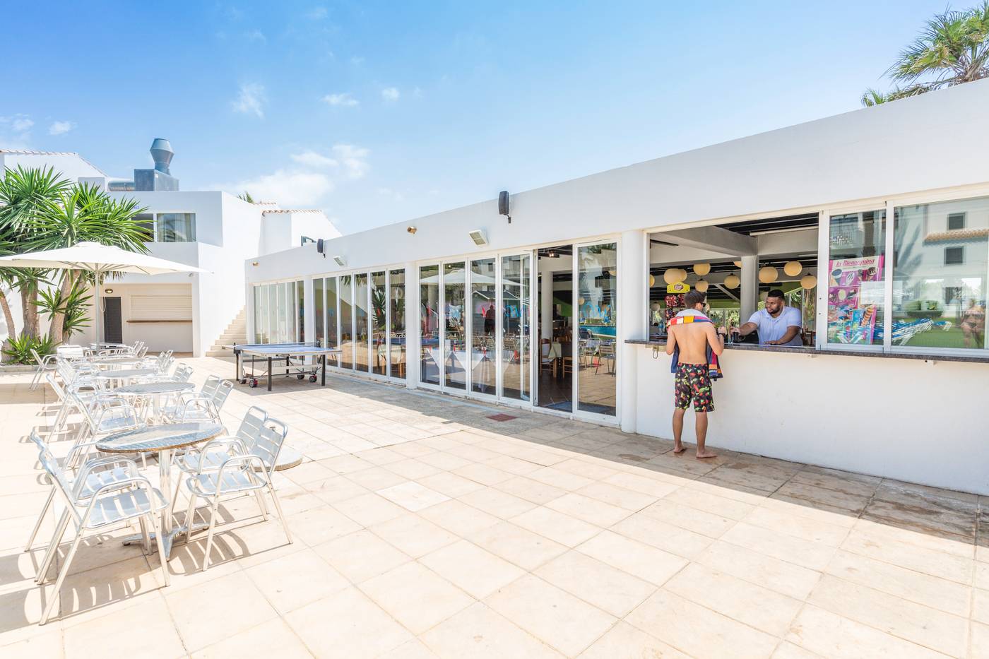 Vacances-Menorca-Resort-Bar-16