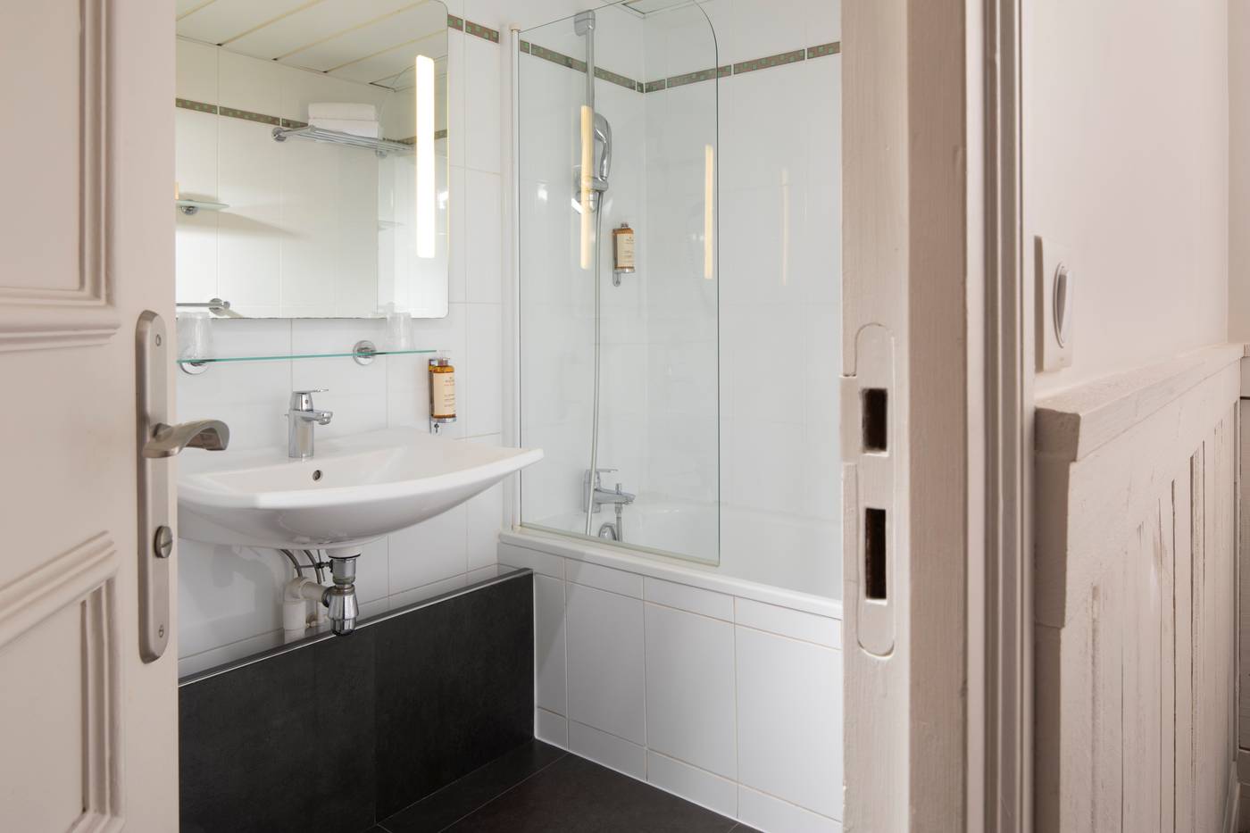 Helios-Opera-Room-38