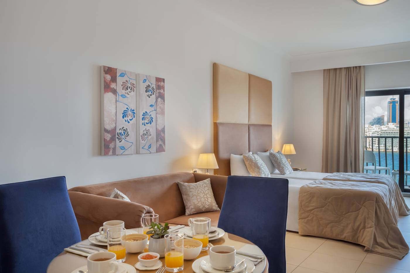 The-Plaza-and-Plaza-Regency-Hotels-Room-12