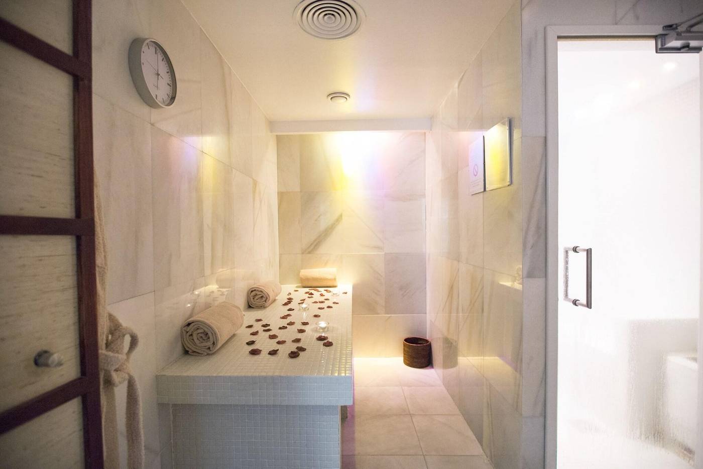 Hospes-Puerta-de-Alcala-Sports-and-Entertainment-68