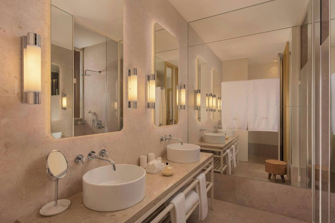 The-Ivens-Autograph-Collection-Room-41