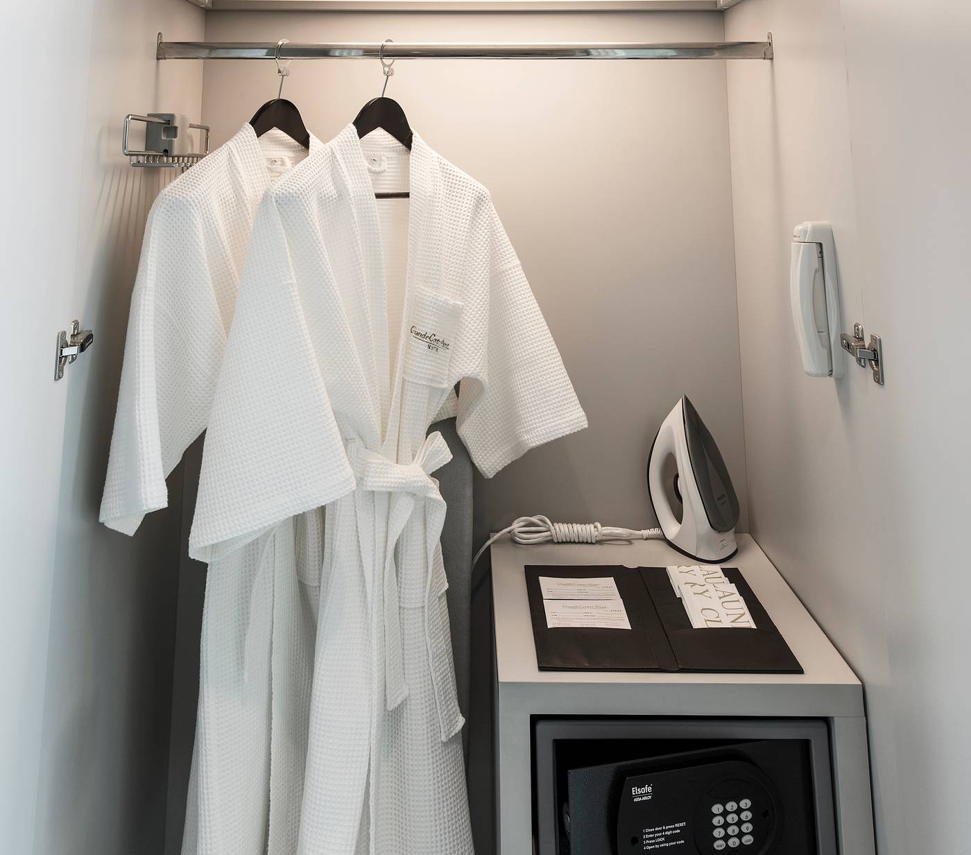 Grande-Centre-Point-Hotel-Terminal-21-Room-9