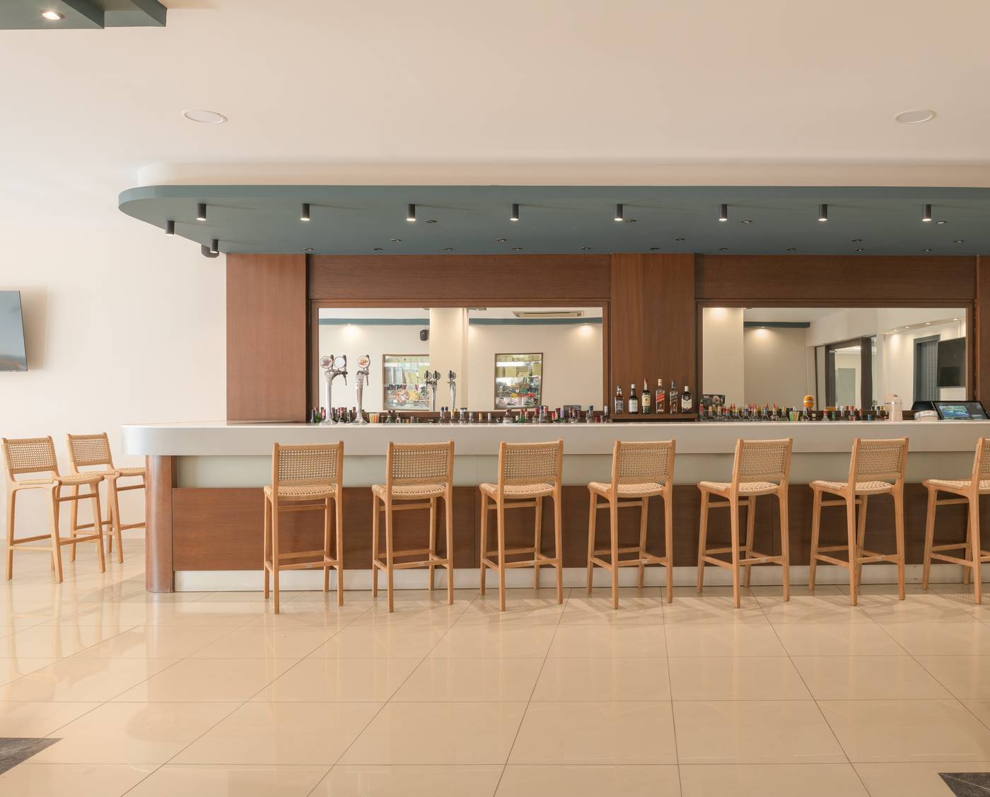 Sergios-Hotel-Bar-22