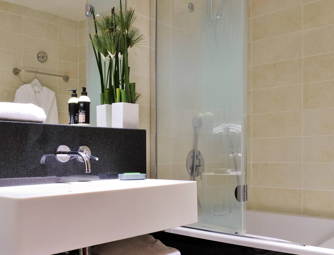 Adagio-Paris-Tour-Eiffel-Room-61