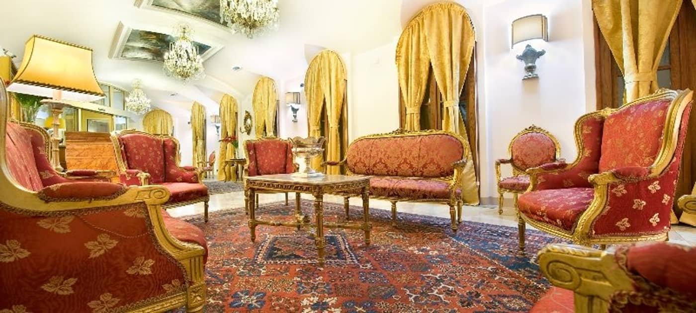 Charles-Bridge-Palace-Lobby-10