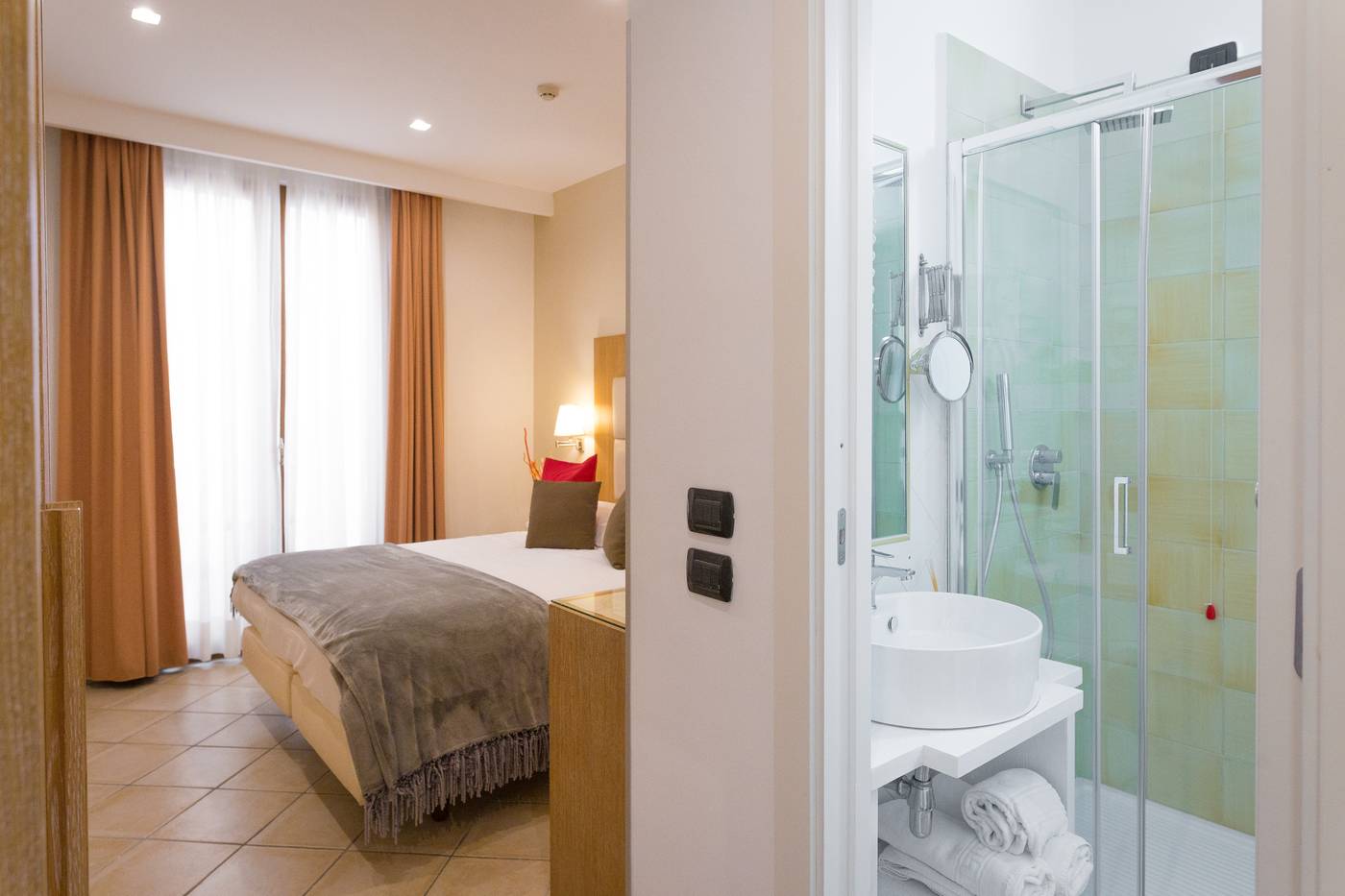 Sorrento-City-Room-42