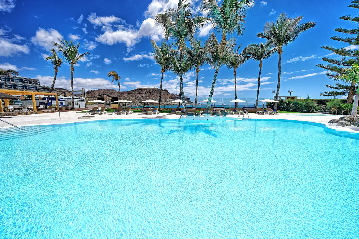 Labranda-Costa-Mog--n-Pool-15