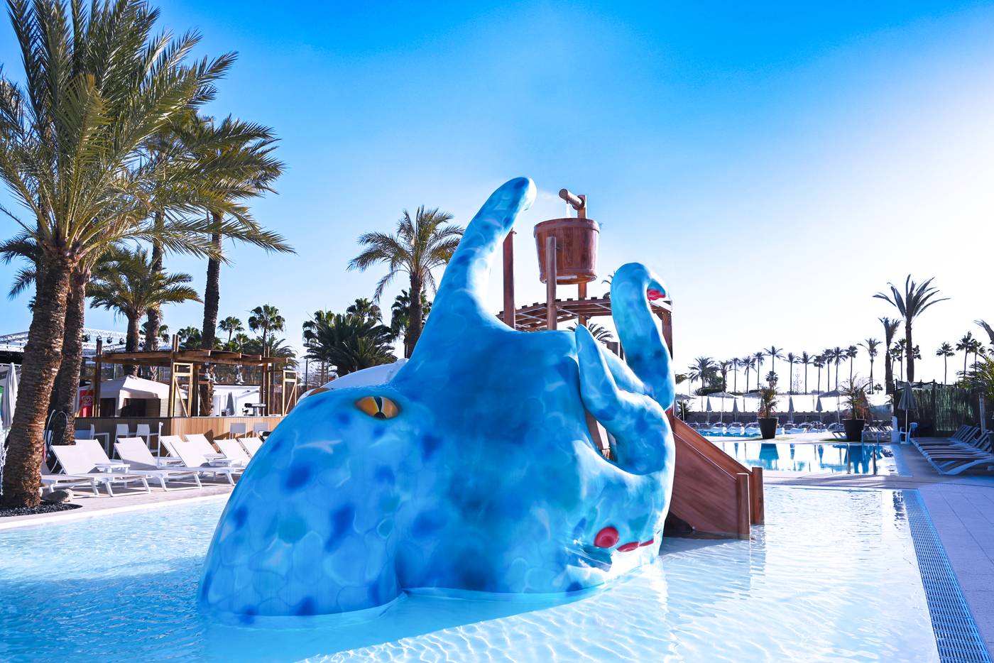 HL-Miraflor-Suites-Pool-5