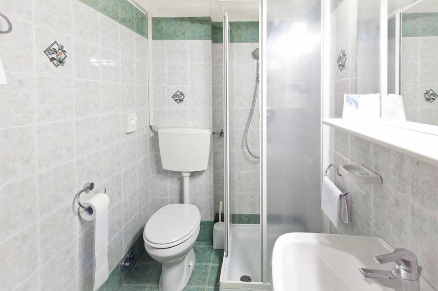 Terminus-E-Plaza-Room-27