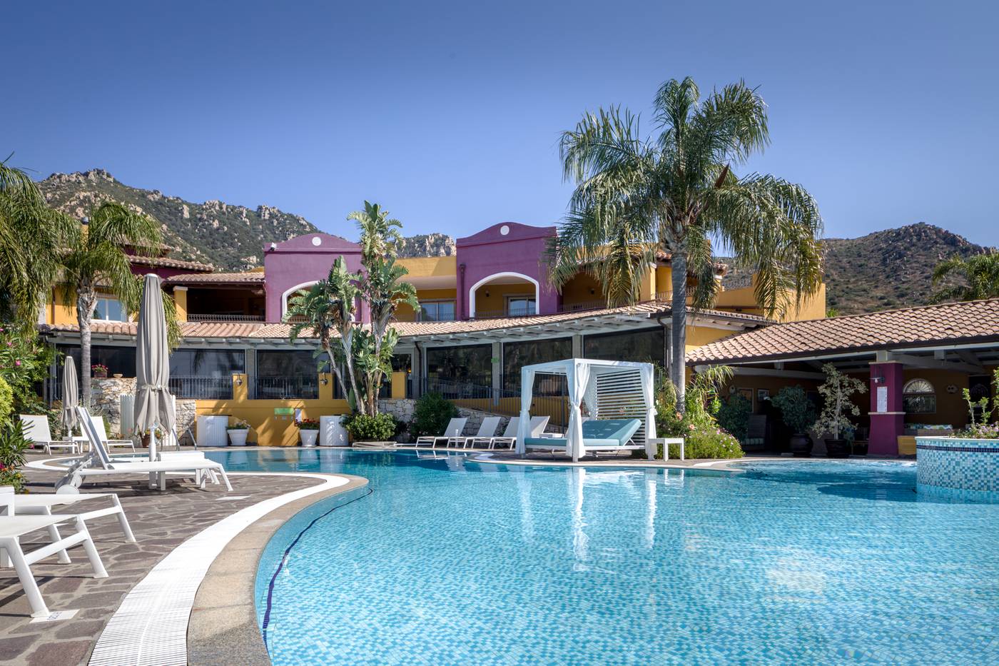 Cruccuris-Resort-Pool-9