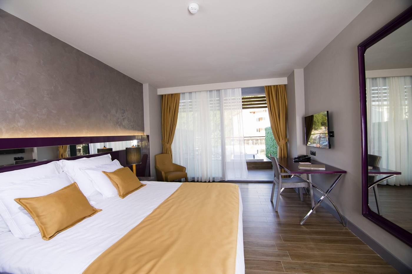 Mirage-World-Room-23