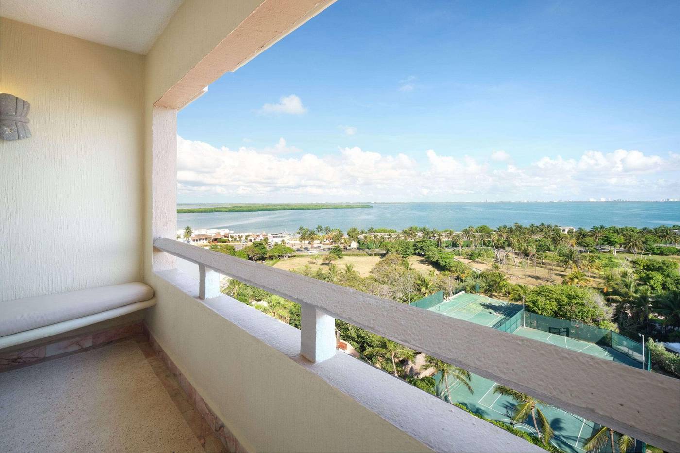 Wyndham-Grand-Cancun-All-Inclusive-Resort---Villas-Terrace-77