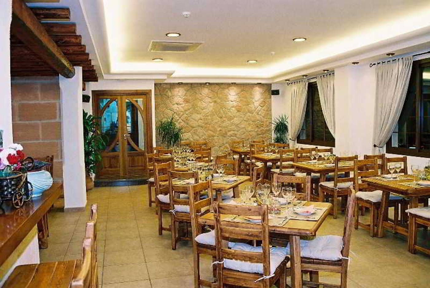 Rosalia-Restaurant-16